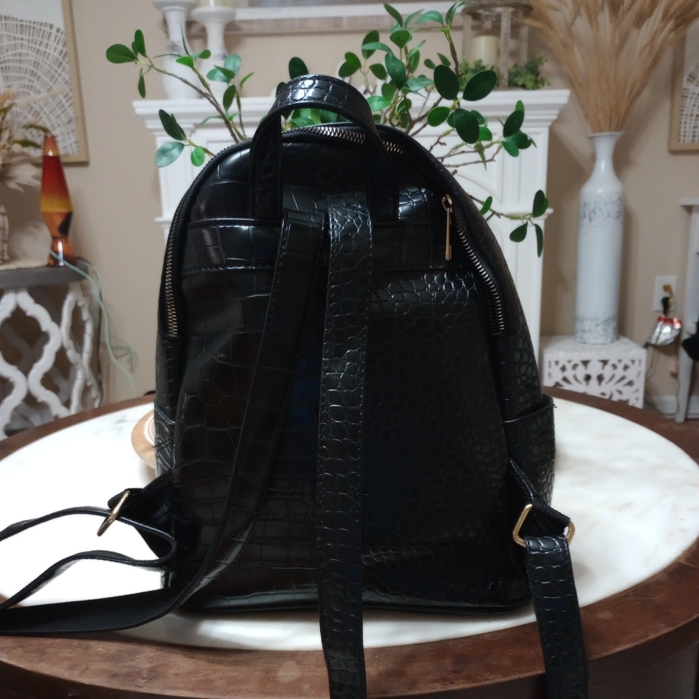 Forever 21 trandy black backpack - Picture 6 of 9